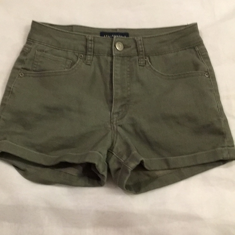 Aeropostale Shorts size 4 (F)